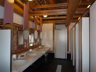 香取市街歩き観光トイレ(観光地魅力アップ緊急整備事業活用 写真:千葉県提供)