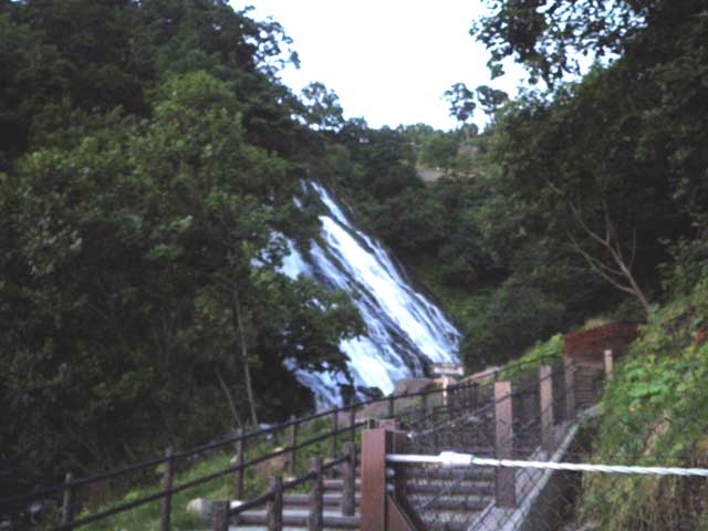 オシンコシンの滝